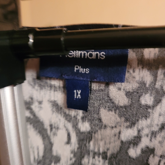 Reitmans Black and Grey Patterned Top - Picture 4 of 4
